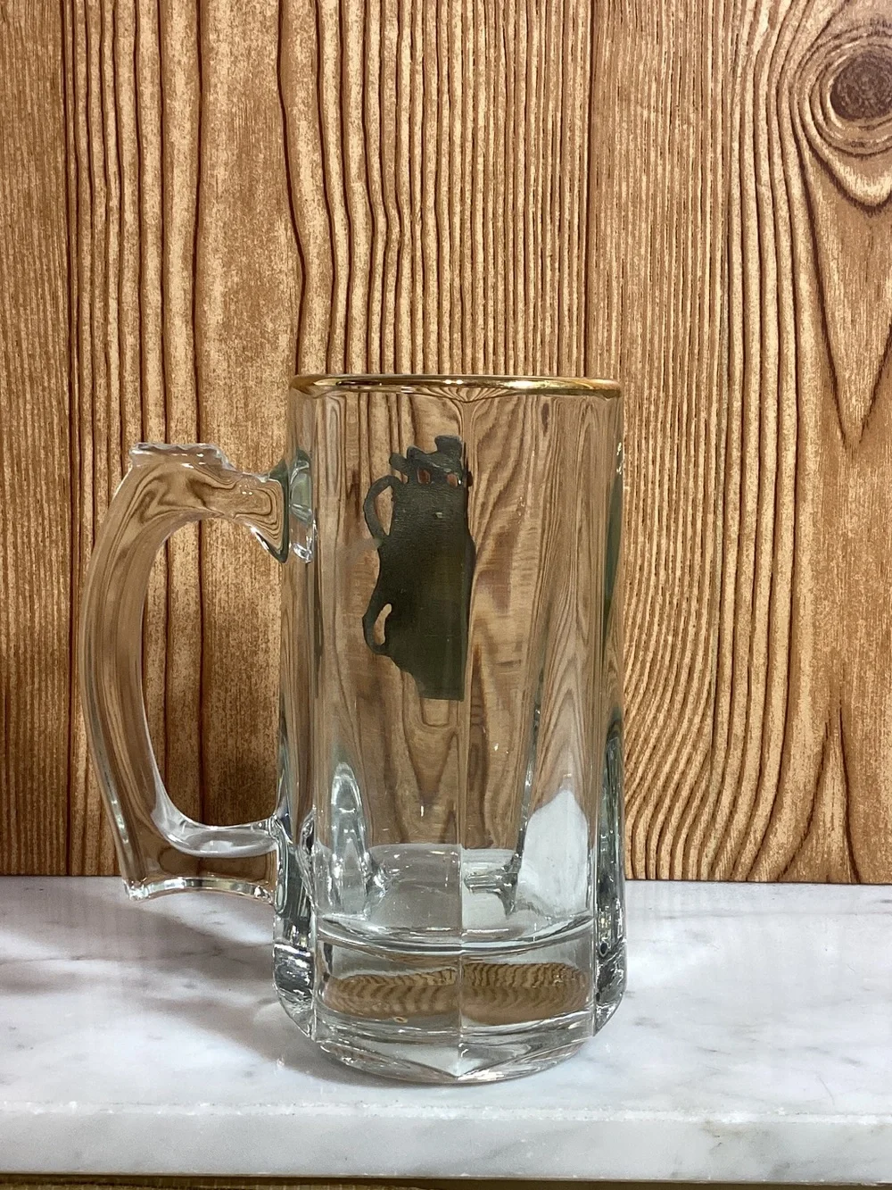 Clear Glass Golf-Themed Beer Mug with Gold Rim Metal 3 Medallion